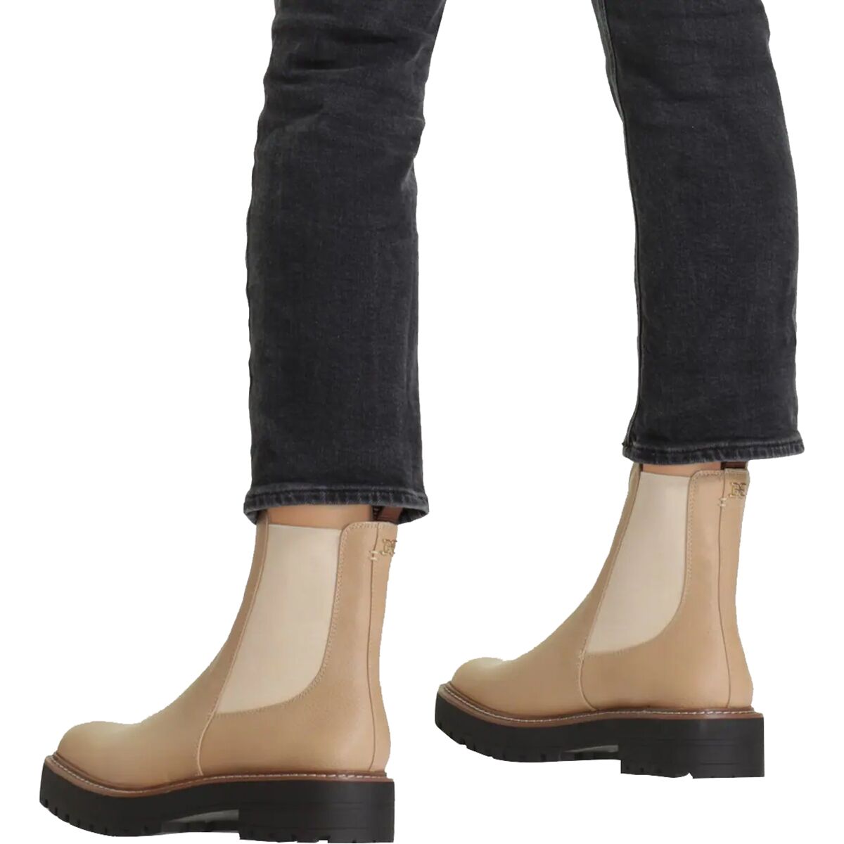 laguna chelsea sam edelman