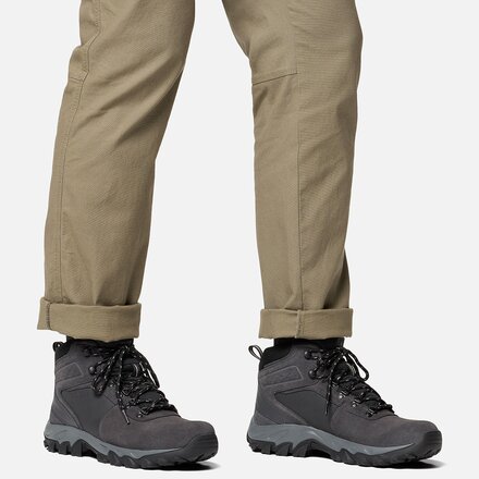 Columbia - Newton Ridge Plus II Suede WP Wide Hiking Boot - Men's