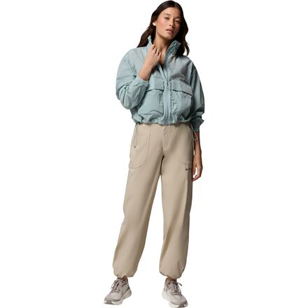 Columbia - Paracutie Cropped Cargo Windbreaker - Women's