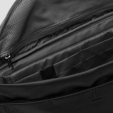 Db - Hugger Base 15L Backpack