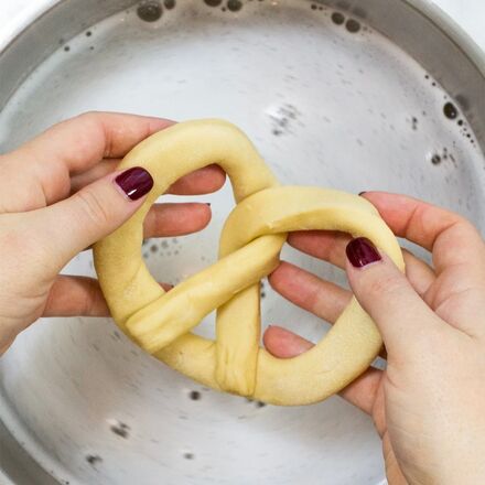 FarmSteady - Soft Pretzel & Beer Cheese Kit