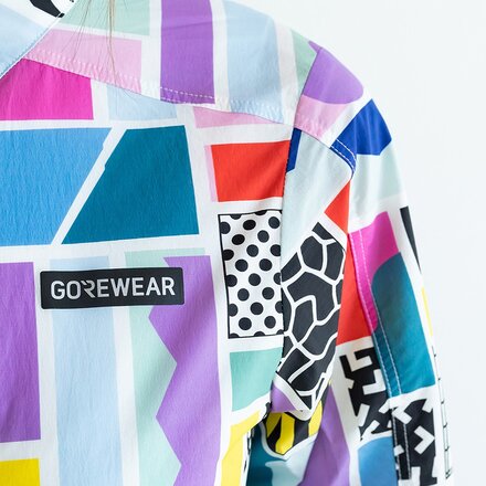 GOREWEAR - FERNFLOW x Dr. Curtis Hooded Windbreaker - Women 's