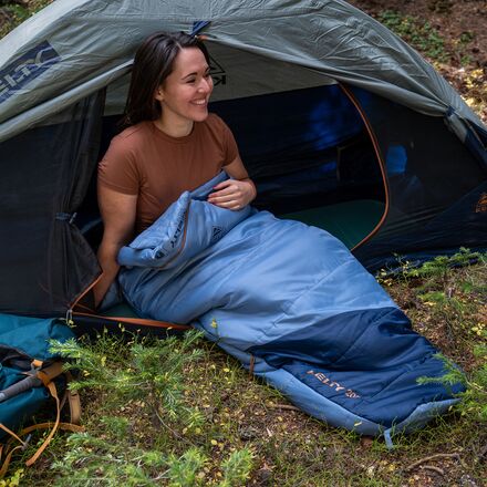 Kelty - Mistral Sleeping Bag: 20F Synthetic - Women's
