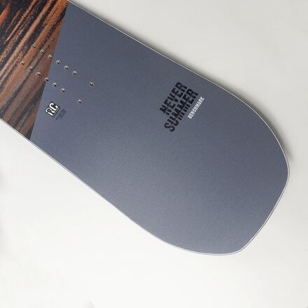 Never Summer - Benchmark Snowboard - 2026