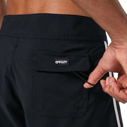 Oakley - Solid Crest 19 Board Short - Men's