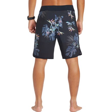 Quiksilver - Highlite Scallop 19in Board Short - Men's