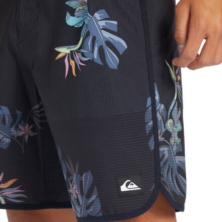 Quiksilver - Highlite Scallop 19in Board Short - Men's