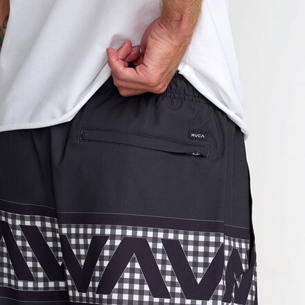 RVCA - Hawaii Yogger Stretch 17in Short - Men's