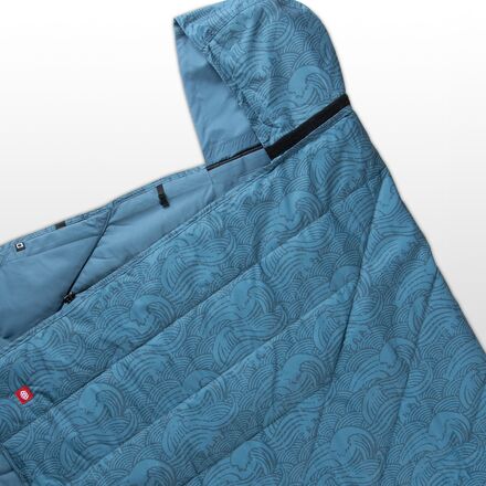 686 - Waterproof Hooded Puffer Blanket