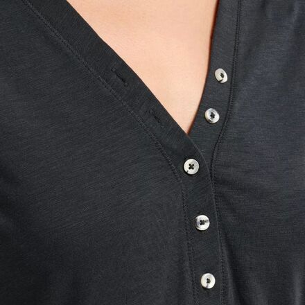 TravisMathew - Cloud Henley Long-Sleeve Shirt - Women's